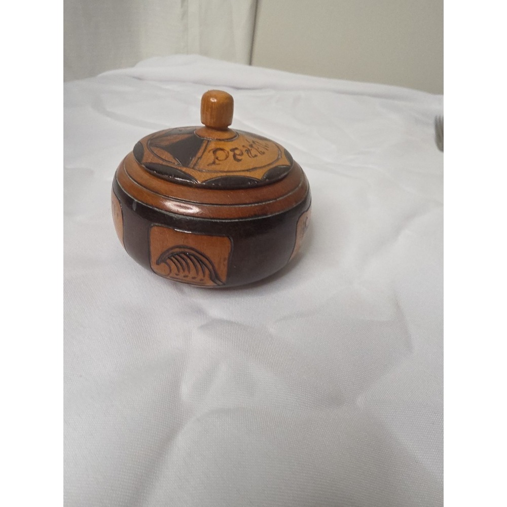 Wooden hand-carved trinket box with lid, vintage decorative storage - Picture 6 of 8